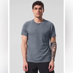 Alo Yoga Triumph Raglan Activewear Tshirt in Blue Mens Size XL